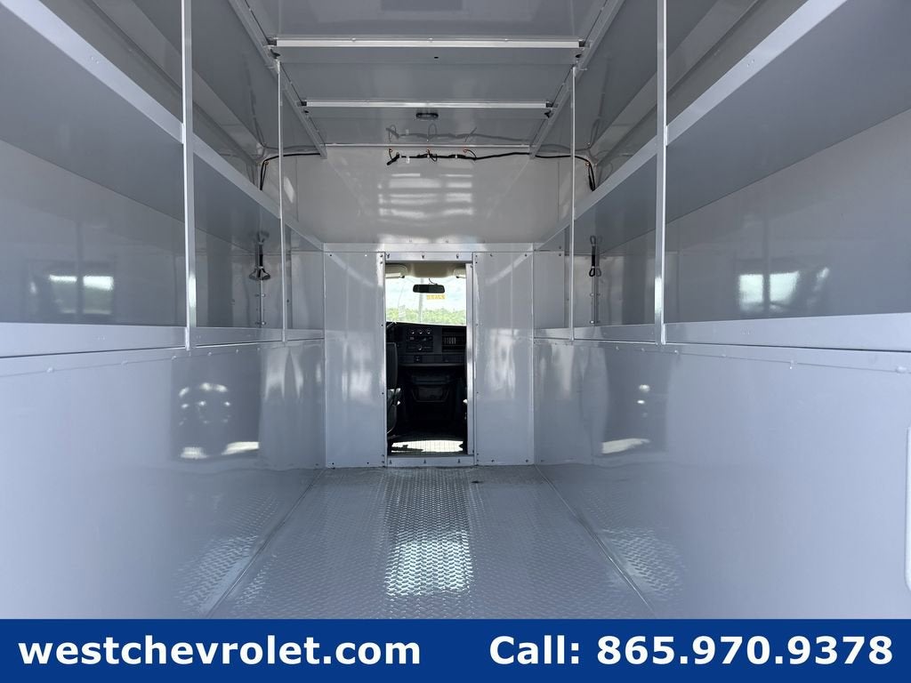 2026 Chevrolet Express Cutaway 3500 1WT