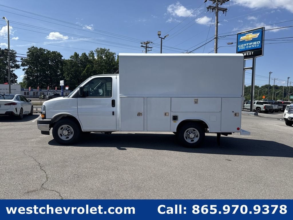 2026 Chevrolet Express Cutaway 3500 1WT