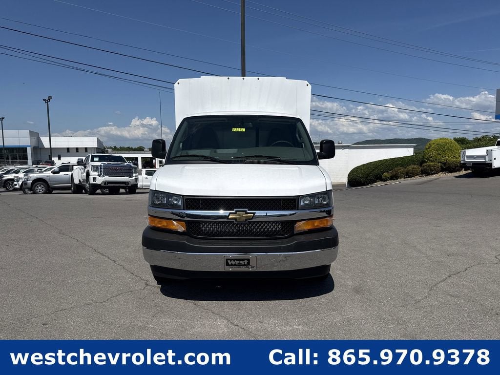 2026 Chevrolet Express Cutaway 3500 1WT