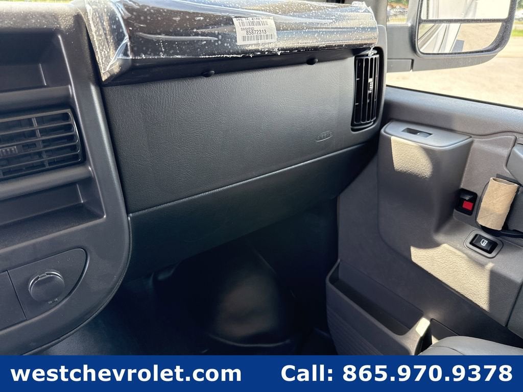 2026 Chevrolet Express Cutaway 3500 1WT