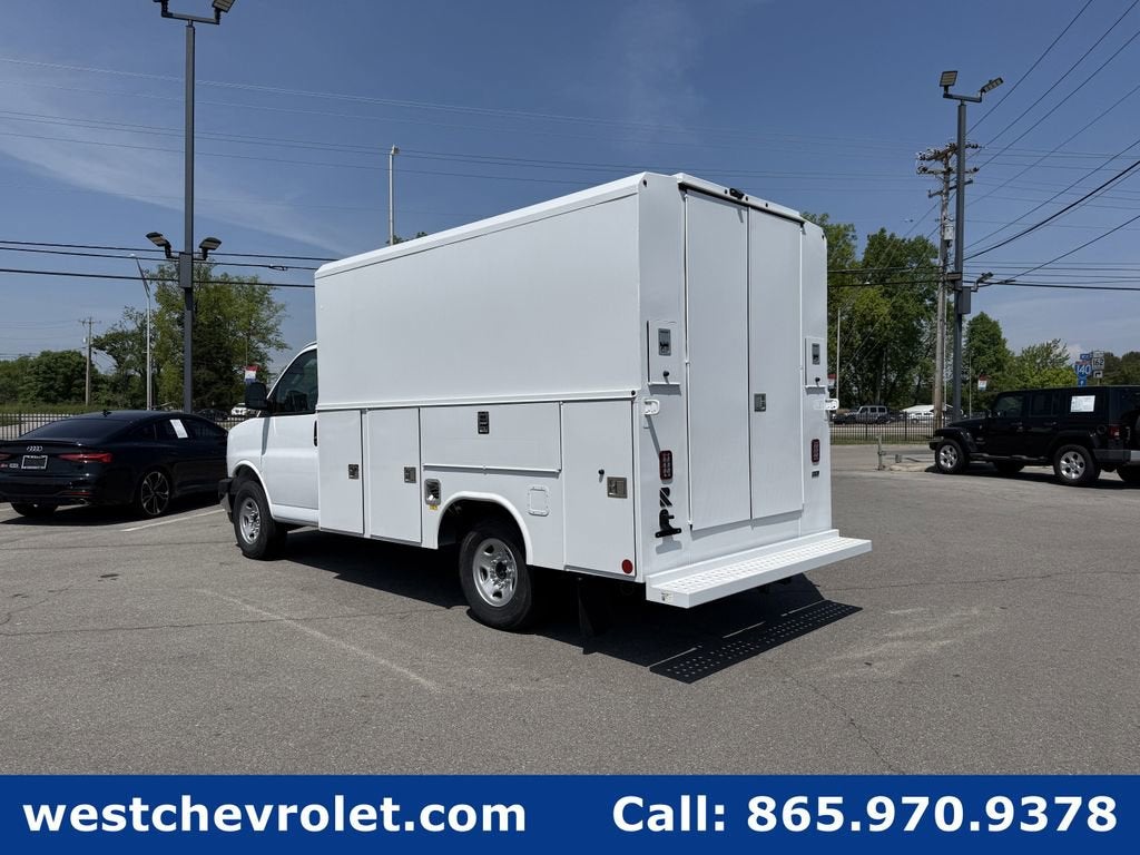 2026 Chevrolet Express Cutaway 3500 1WT