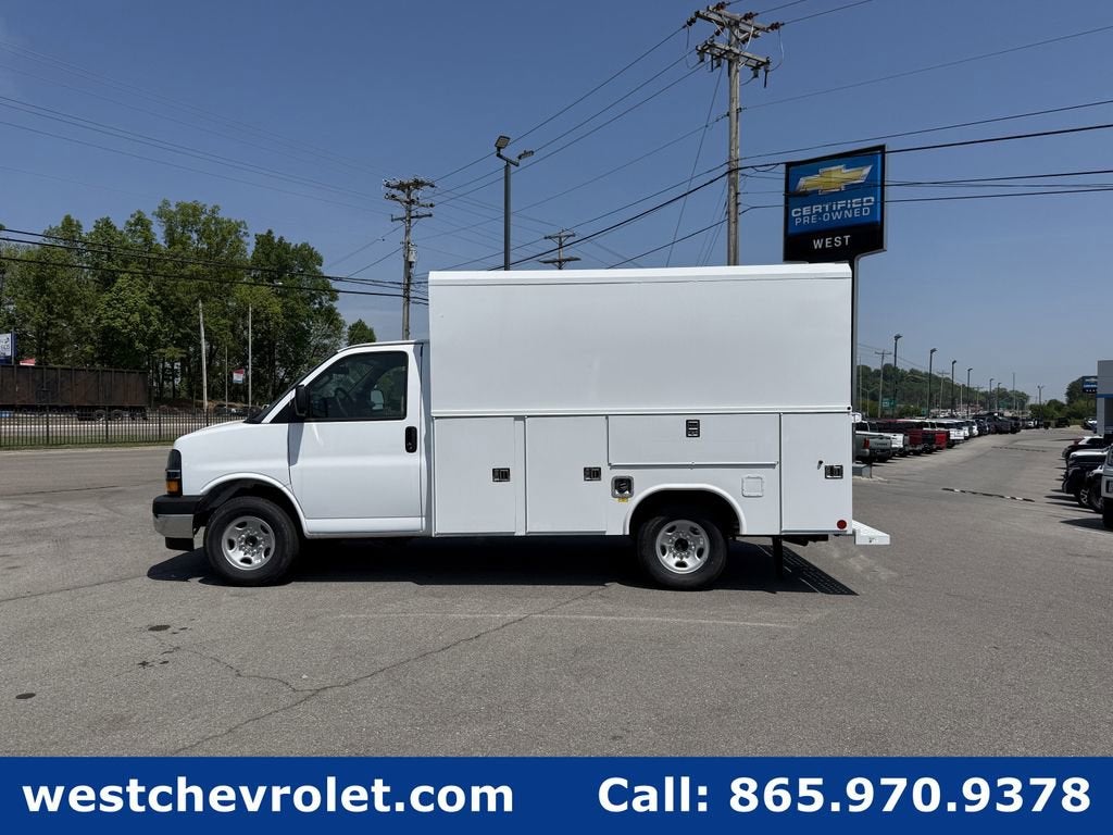 2026 Chevrolet Express Cutaway 3500 1WT