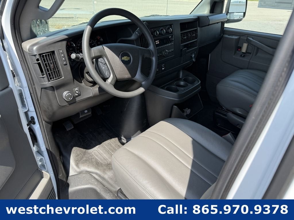 2026 Chevrolet Express Cutaway 3500 1WT