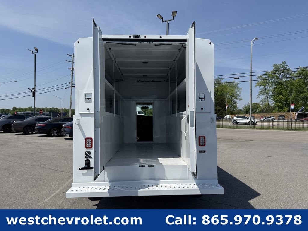2026 Chevrolet Express Cutaway 3500 1WT