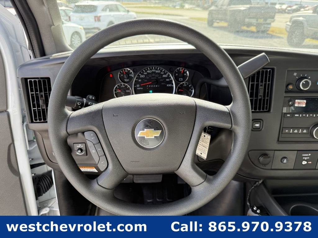 2025 Chevrolet Express Cutaway 3500 1WT