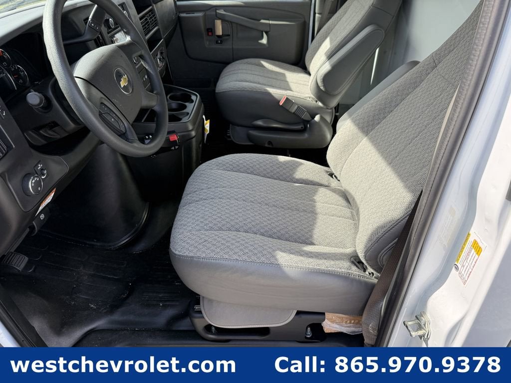 2025 Chevrolet Express Cutaway 3500 1WT