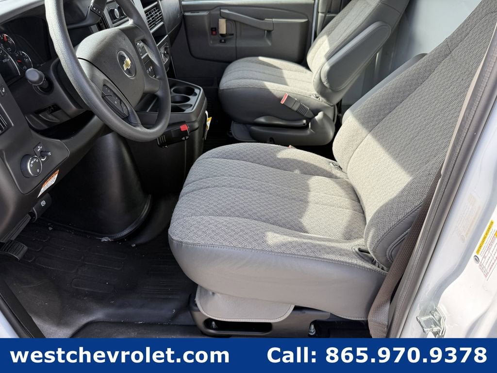 2025 Chevrolet Express Cutaway 3500 1WT