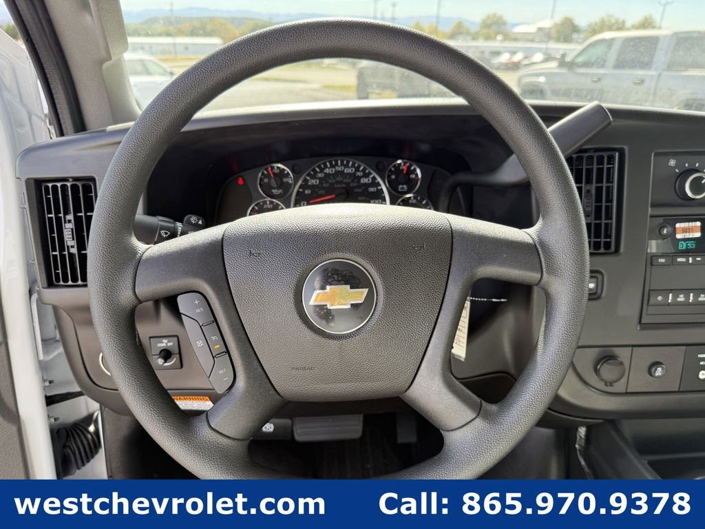2025 Chevrolet Express Cutaway 3500 1WT