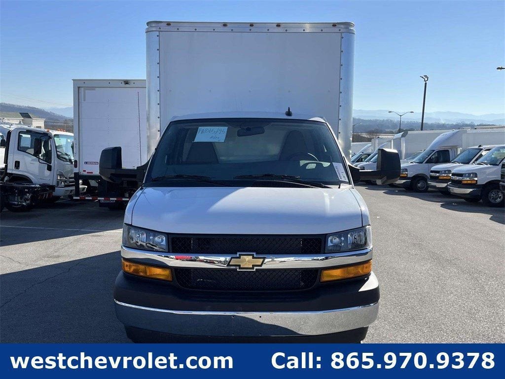 2024 Chevrolet Express Cutaway 3500 1WT