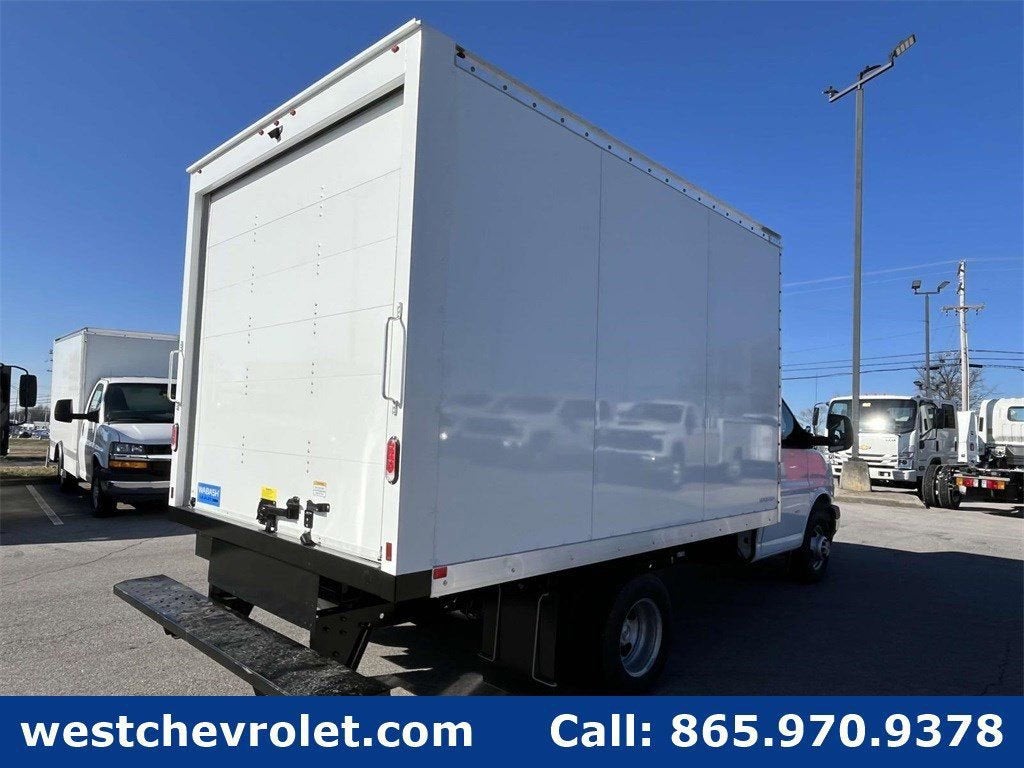 2024 Chevrolet Express Cutaway 3500 1WT