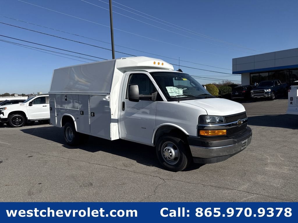 2025 Chevrolet Express Cutaway 3500 1WT