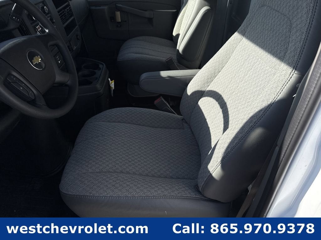 2025 Chevrolet Express Cutaway 3500 1WT