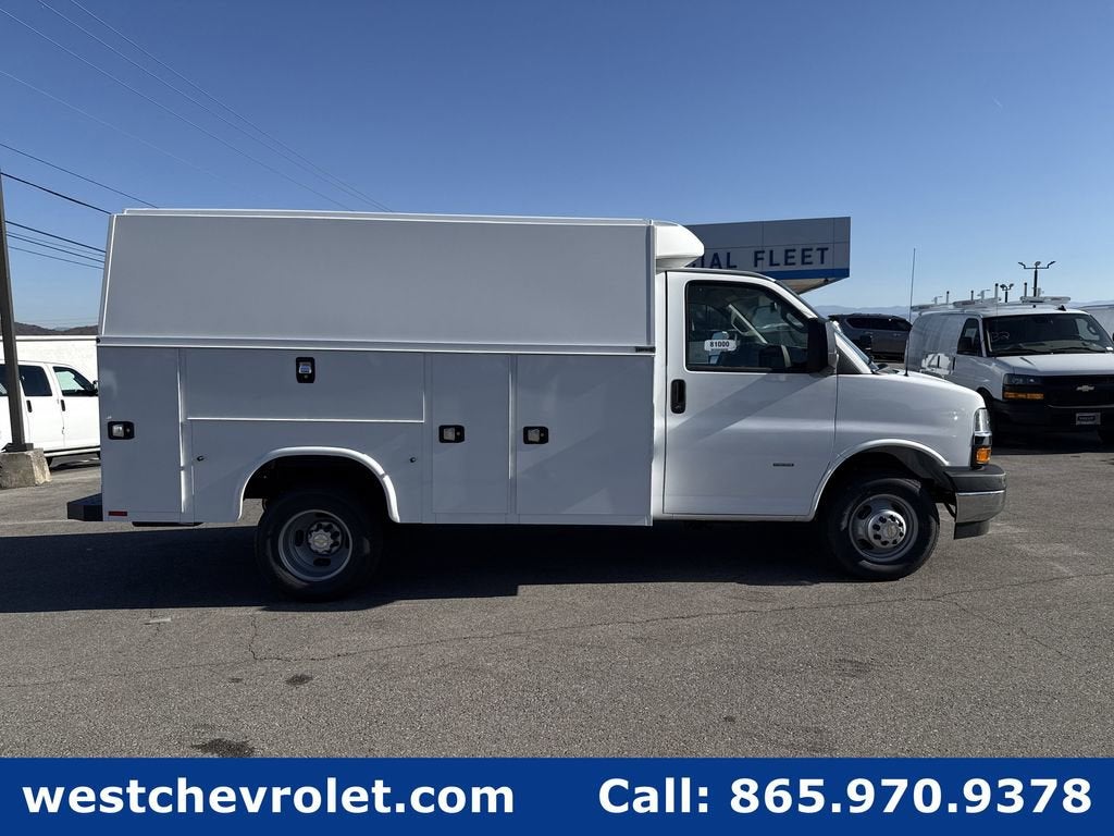 2025 Chevrolet Express Cutaway 3500 1WT