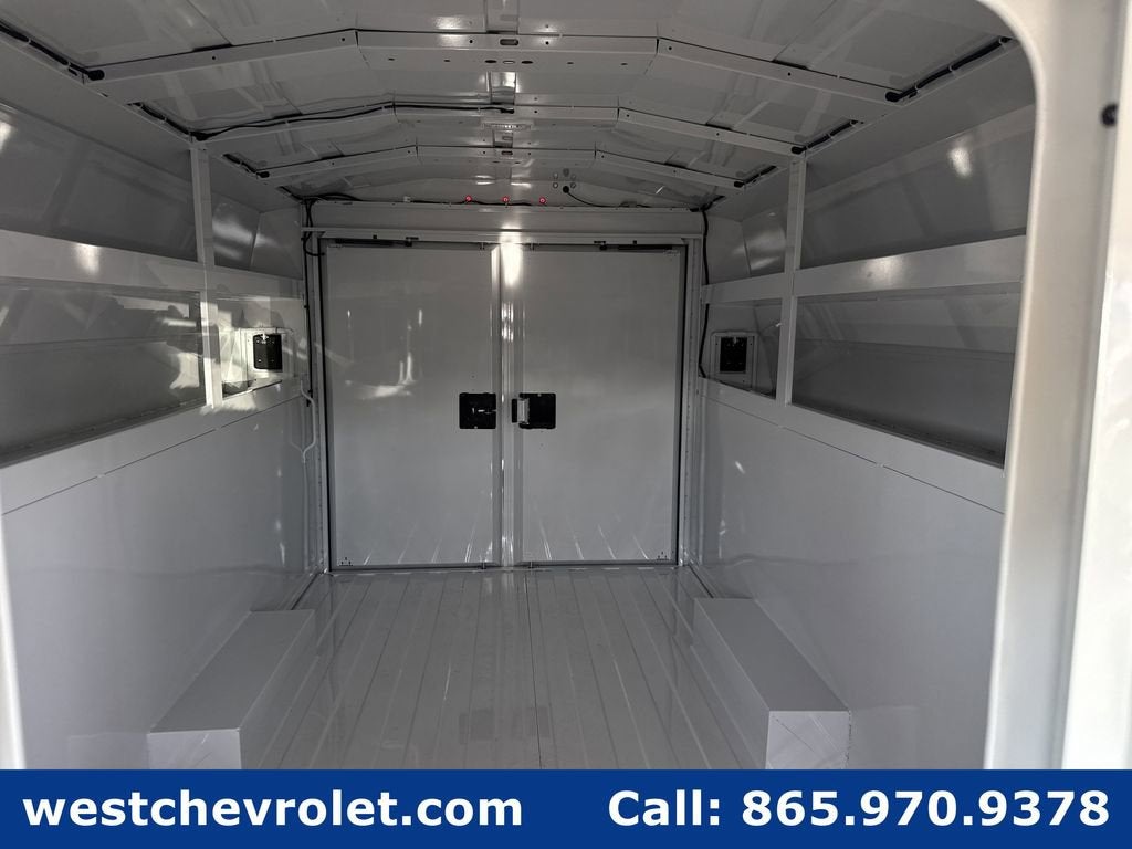 2025 Chevrolet Express Cutaway 3500 1WT