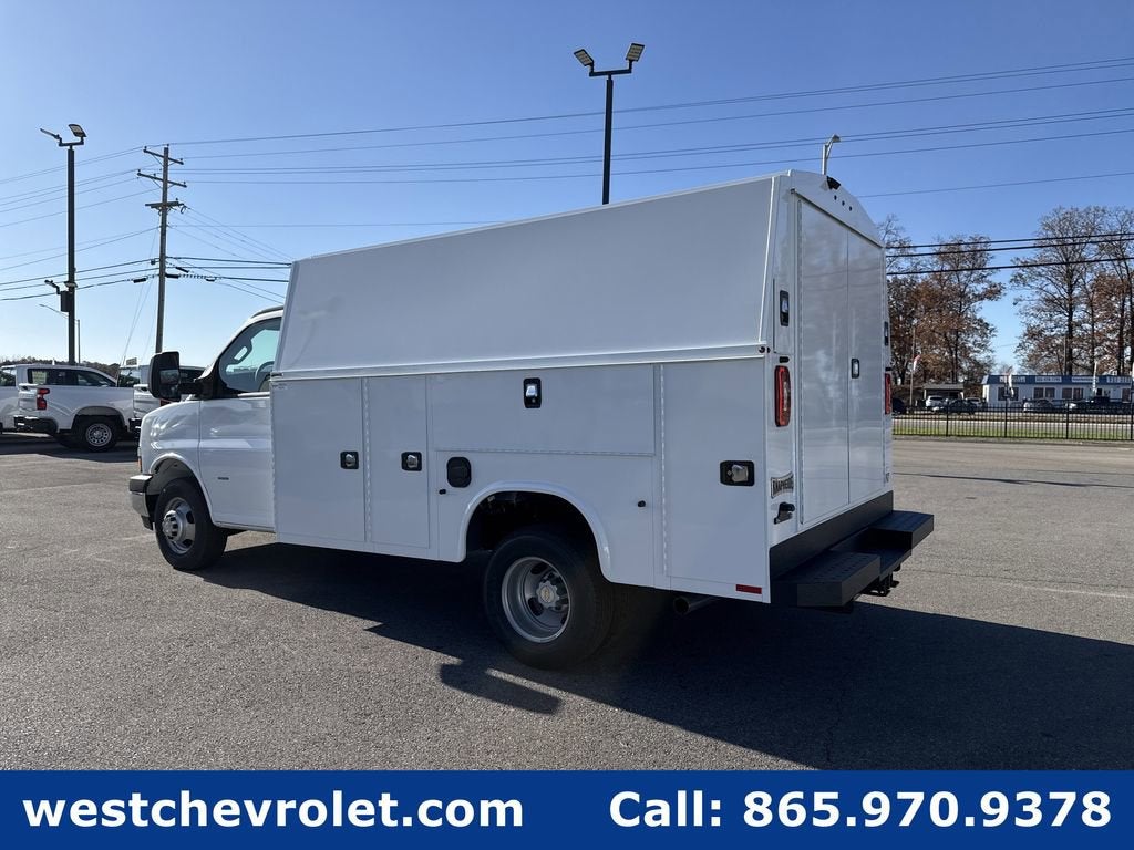 2025 Chevrolet Express Cutaway 3500 1WT