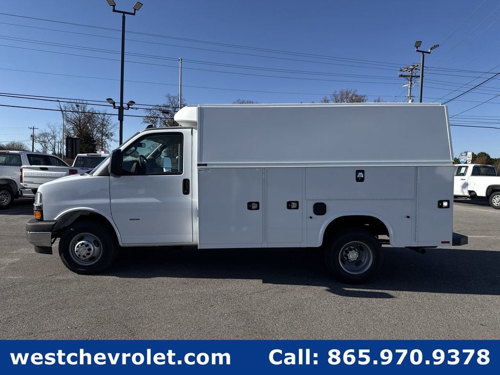 2025 Chevrolet Express Cutaway 3500 1WT
