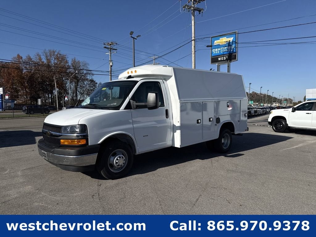 2025 Chevrolet Express Cutaway 3500 1WT