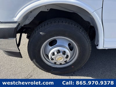 2025 Chevrolet Express Cutaway 3500 1WT