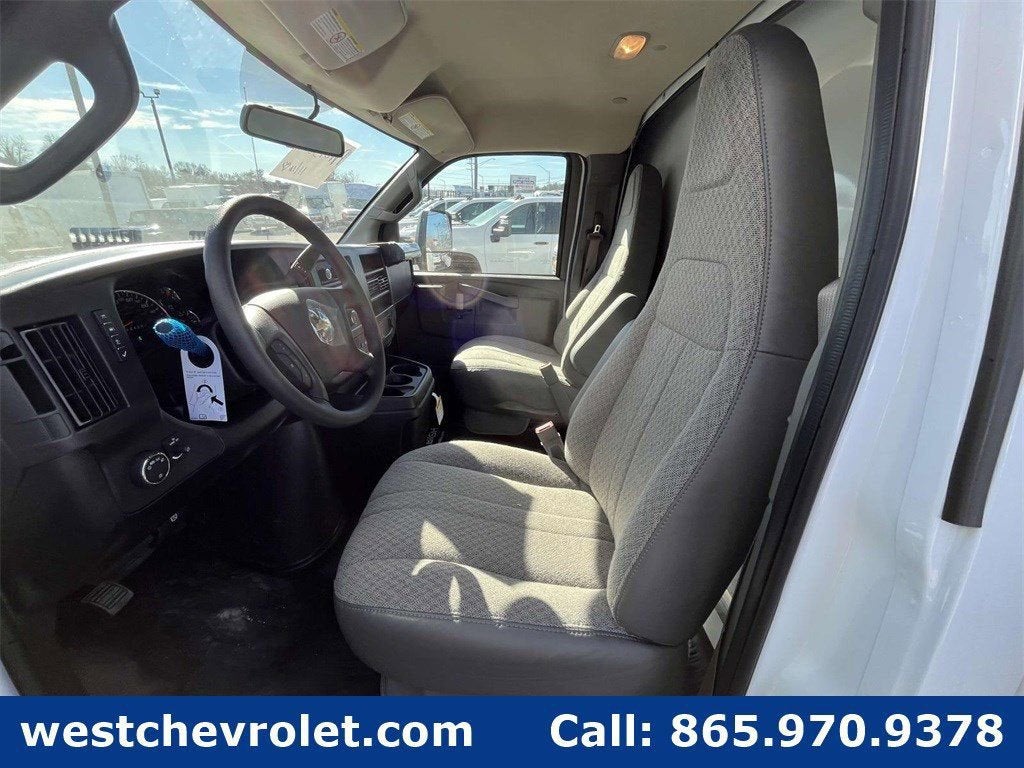 2024 Chevrolet Express Cutaway 3500 1WT