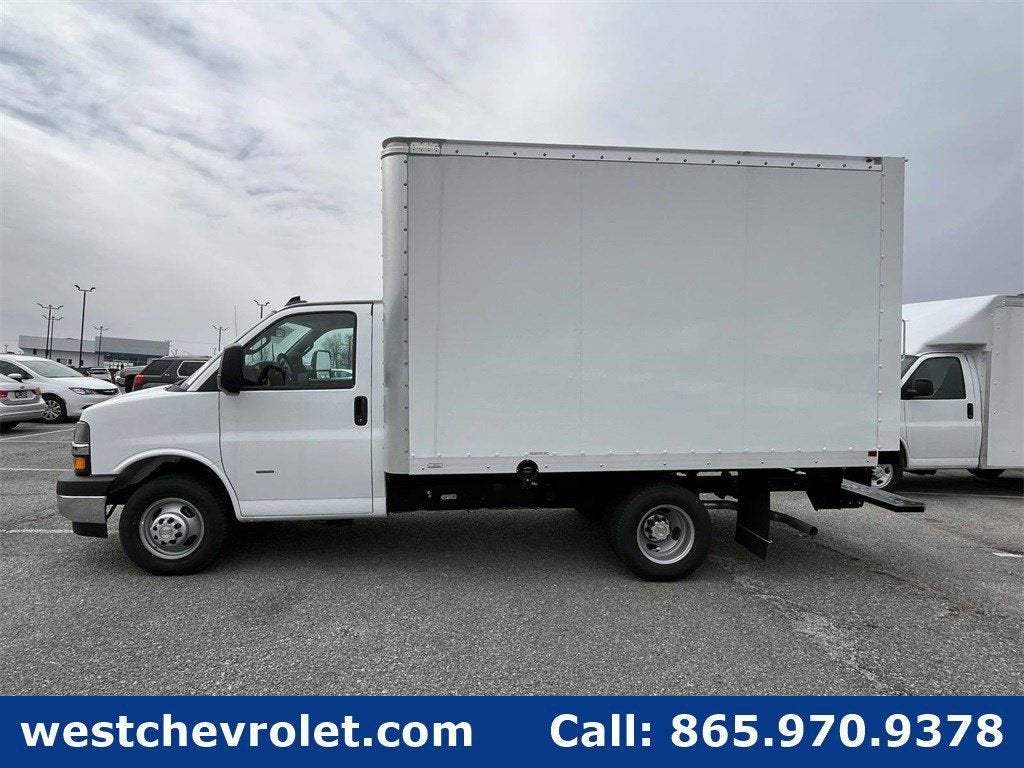 2024 Chevrolet Express Cutaway 3500 1WT