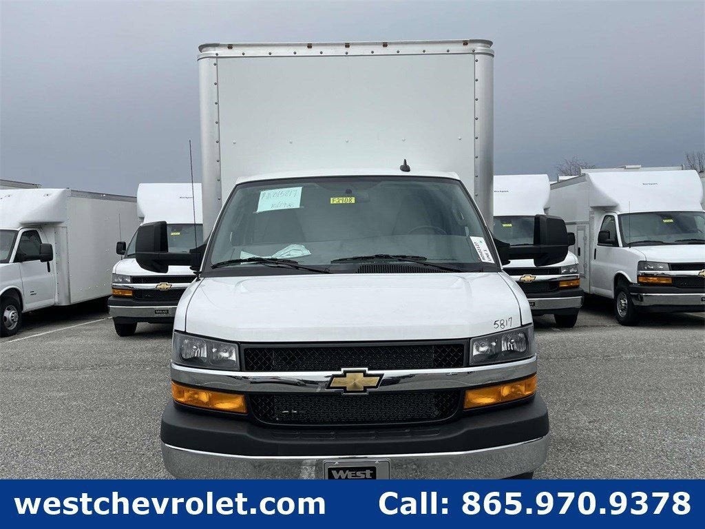 2024 Chevrolet Express Cutaway 3500 1WT