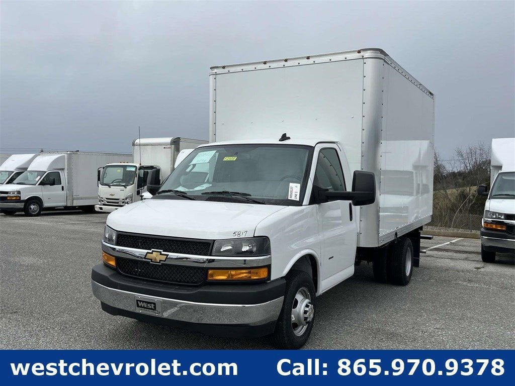 2024 Chevrolet Express Cutaway 3500 1WT