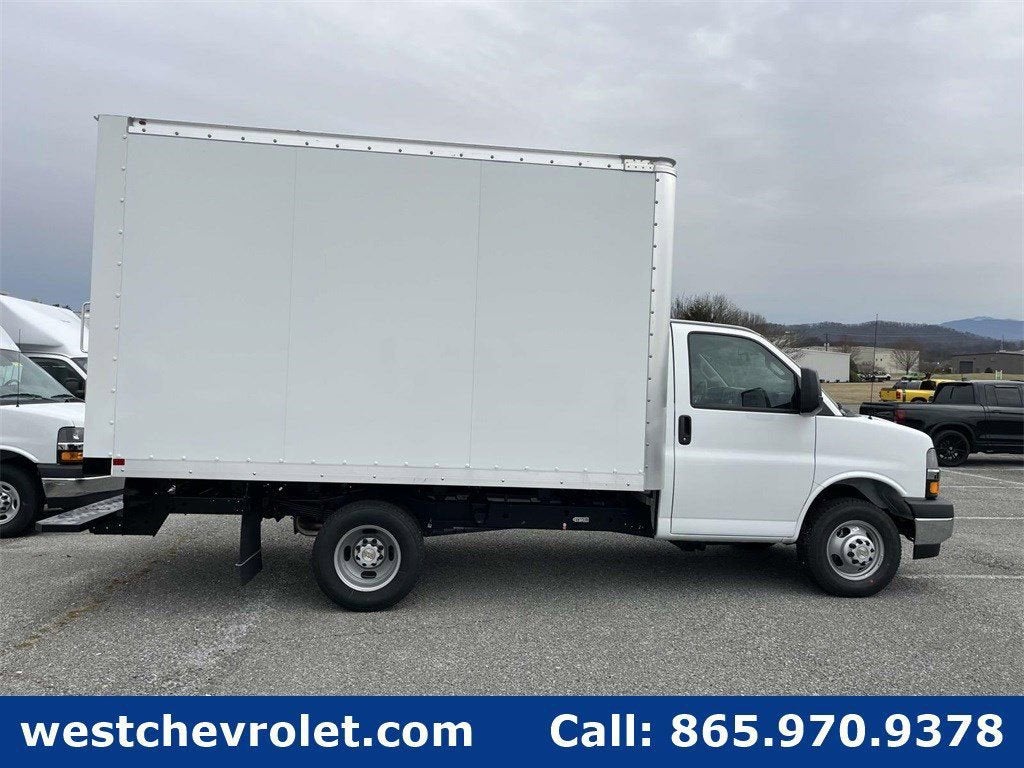 2024 Chevrolet Express Cutaway 3500 1WT
