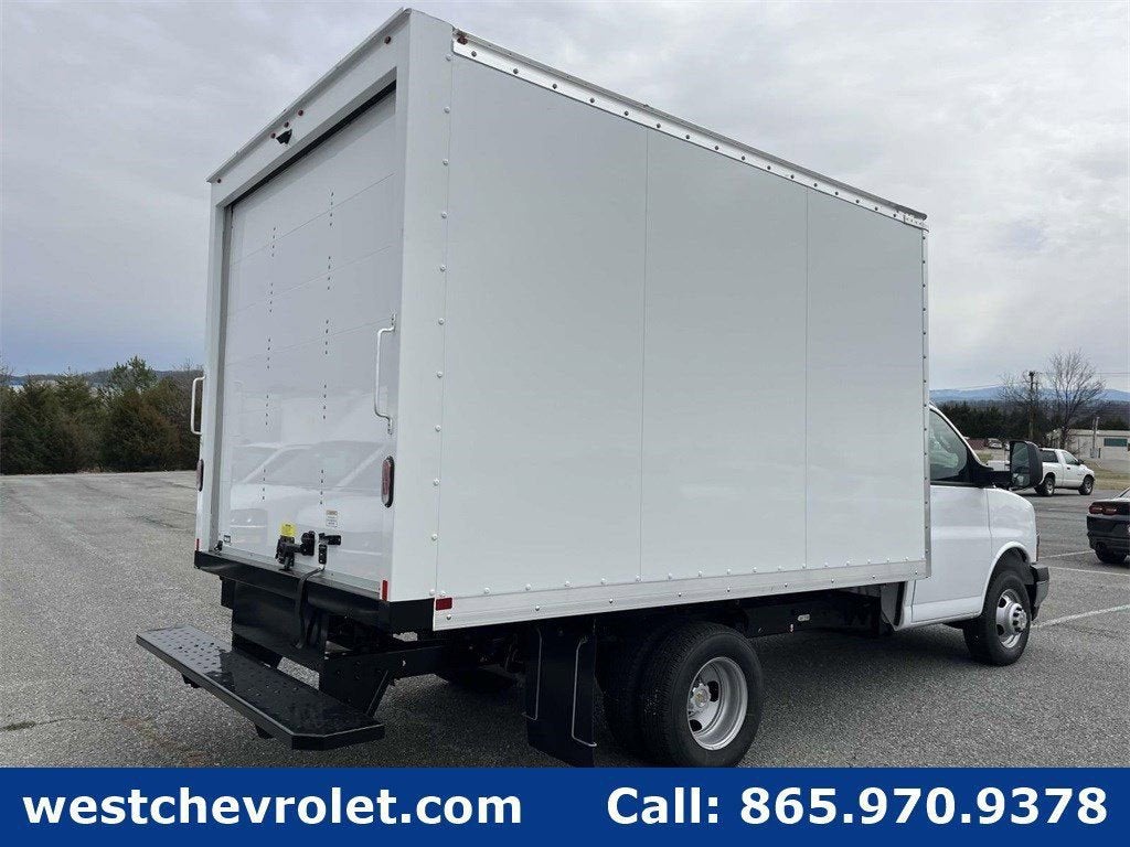 2024 Chevrolet Express Cutaway 3500 1WT