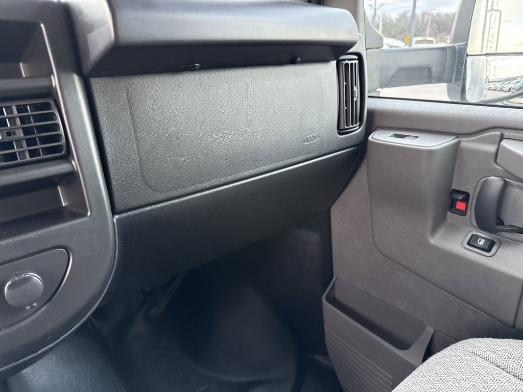 2023 Chevrolet Express Cutaway 3500 1WT