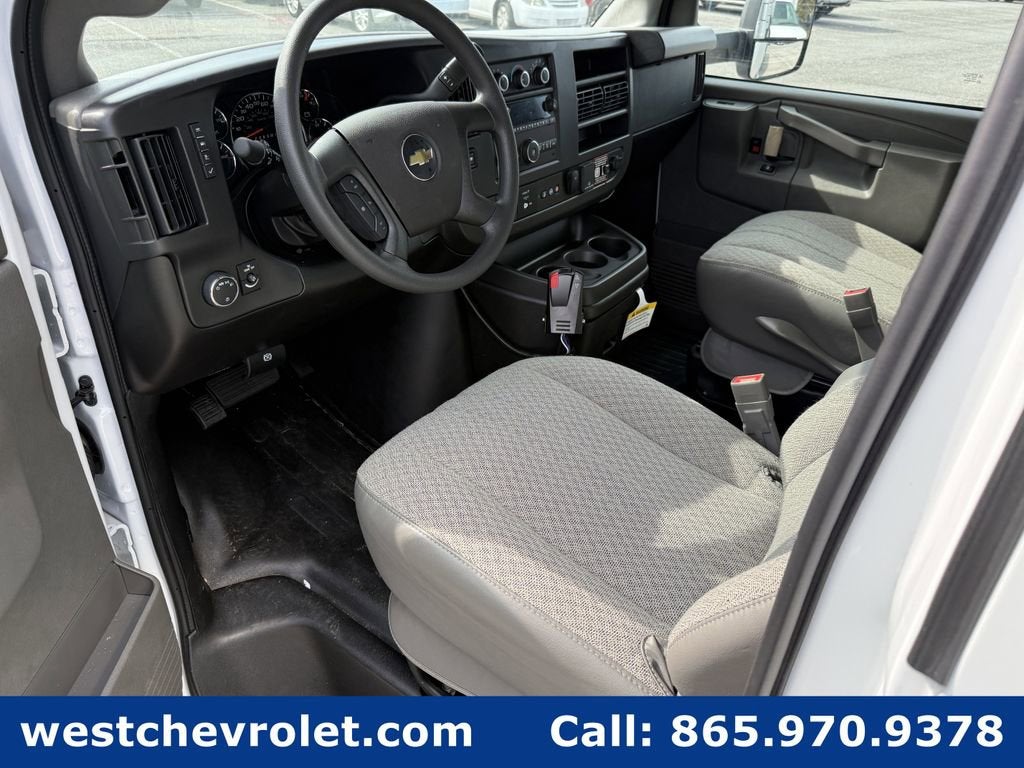 2025 Chevrolet Express Cutaway 4500 2WT