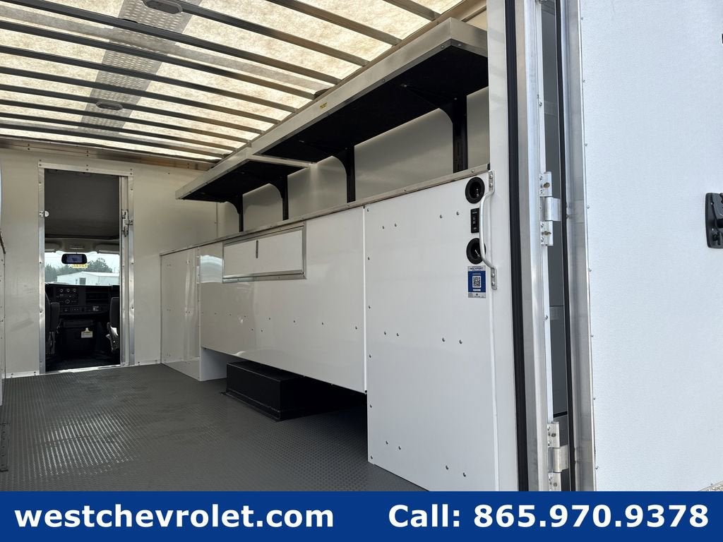 2025 Chevrolet Express Cutaway 4500 2WT