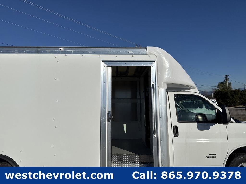 2025 Chevrolet Express Cutaway 4500 2WT