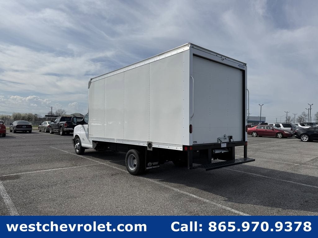 2026 Chevrolet Express Cutaway 4500 2WT