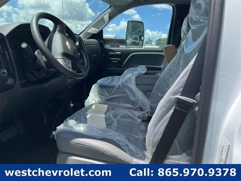 2024 Chevrolet Silverado 5500 HD Work Truck