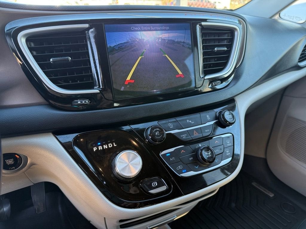 2017 Chrysler Pacifica Touring-L