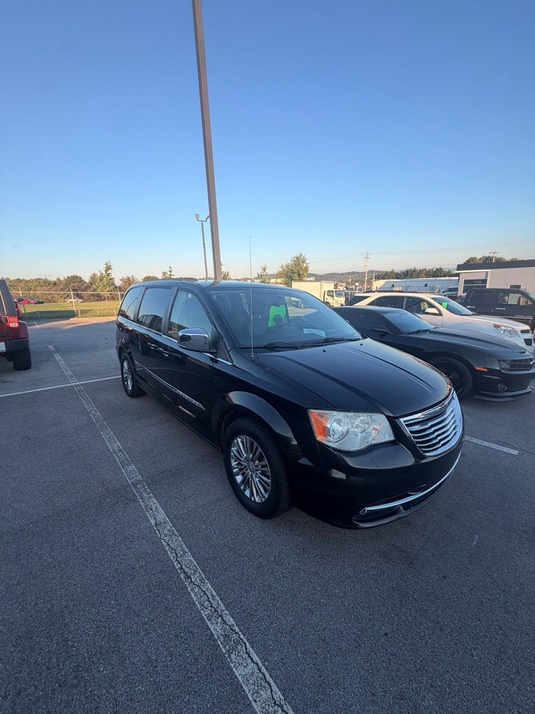 2013 Chrysler Town & Country Touring-L