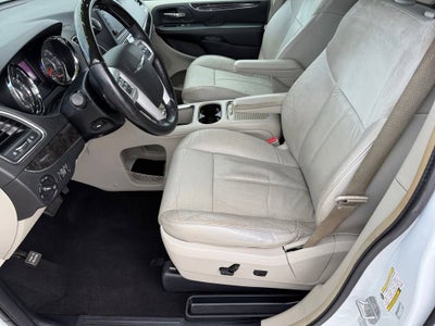 2016 Chrysler Town & Country Limited Platinum