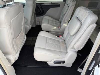 2016 Chrysler Town & Country Limited Platinum