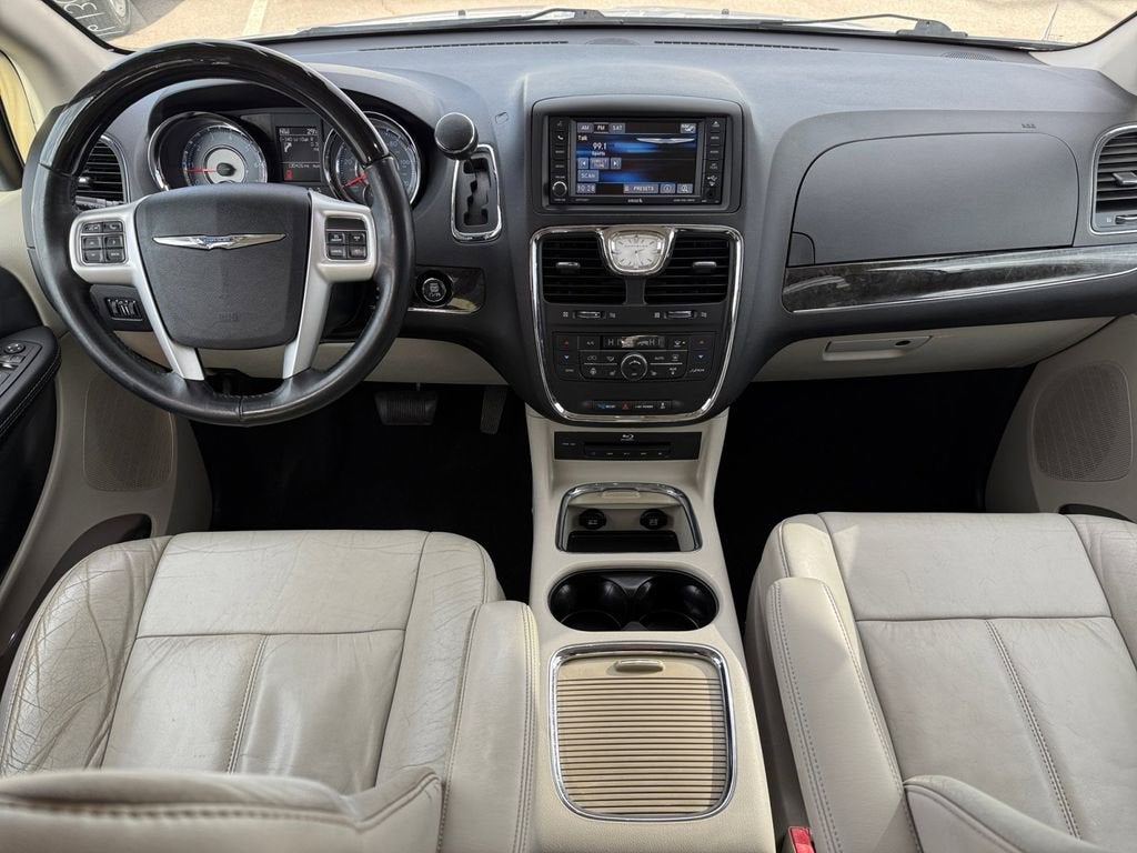 2016 Chrysler Town & Country Limited Platinum