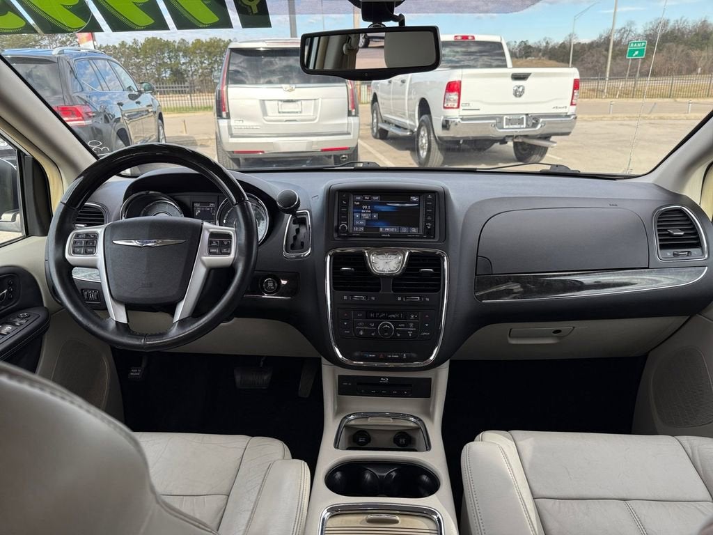 2016 Chrysler Town & Country Limited Platinum