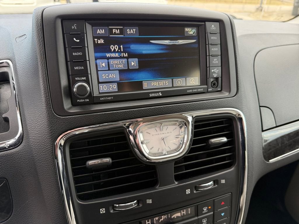 2016 Chrysler Town & Country Limited Platinum