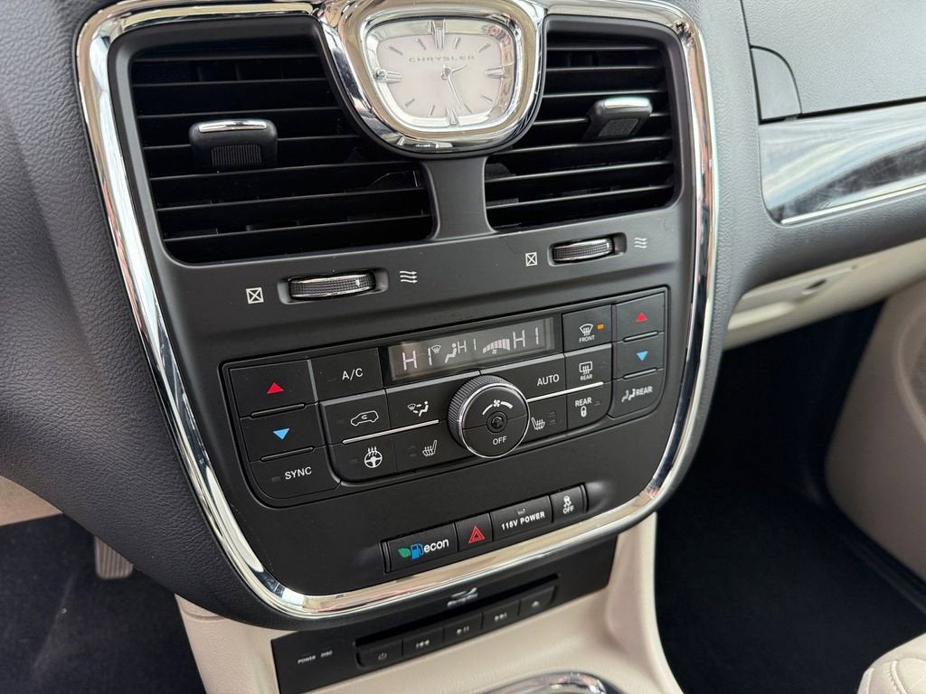 2016 Chrysler Town & Country Limited Platinum