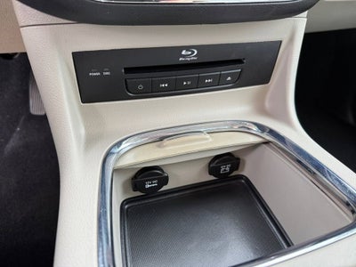 2016 Chrysler Town & Country Limited Platinum