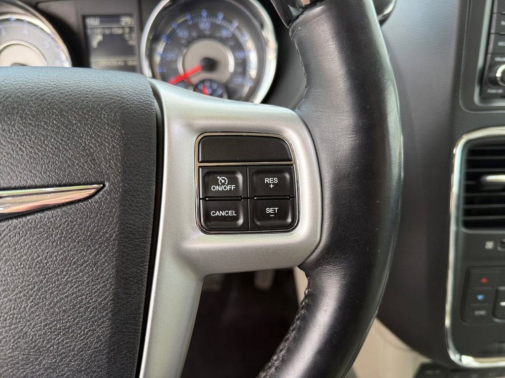 2016 Chrysler Town & Country Limited Platinum