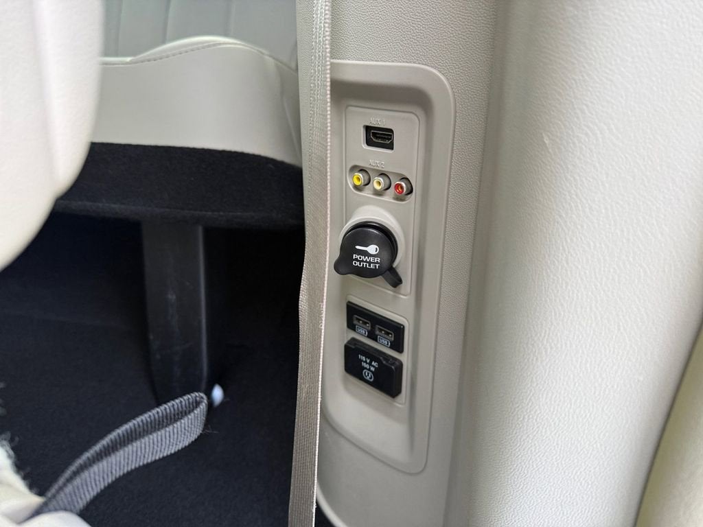 2016 Chrysler Town & Country Limited Platinum