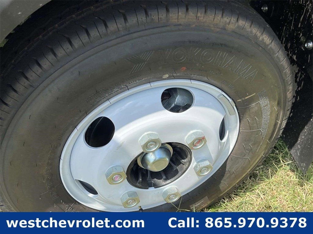 2025 Chevrolet Low Cab Forward 3500 1WT