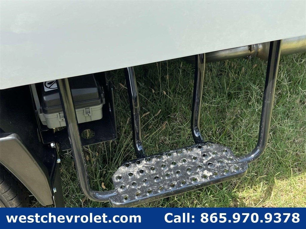 2025 Chevrolet Low Cab Forward 3500 1WT