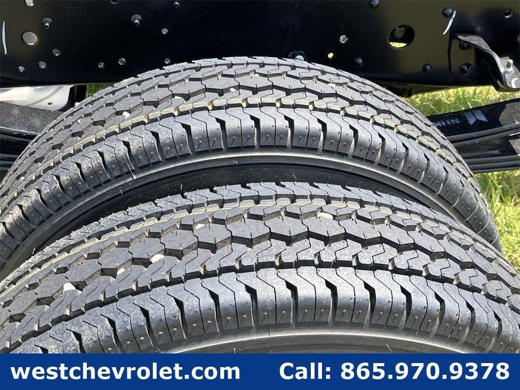 2025 Chevrolet Low Cab Forward 3500 Base