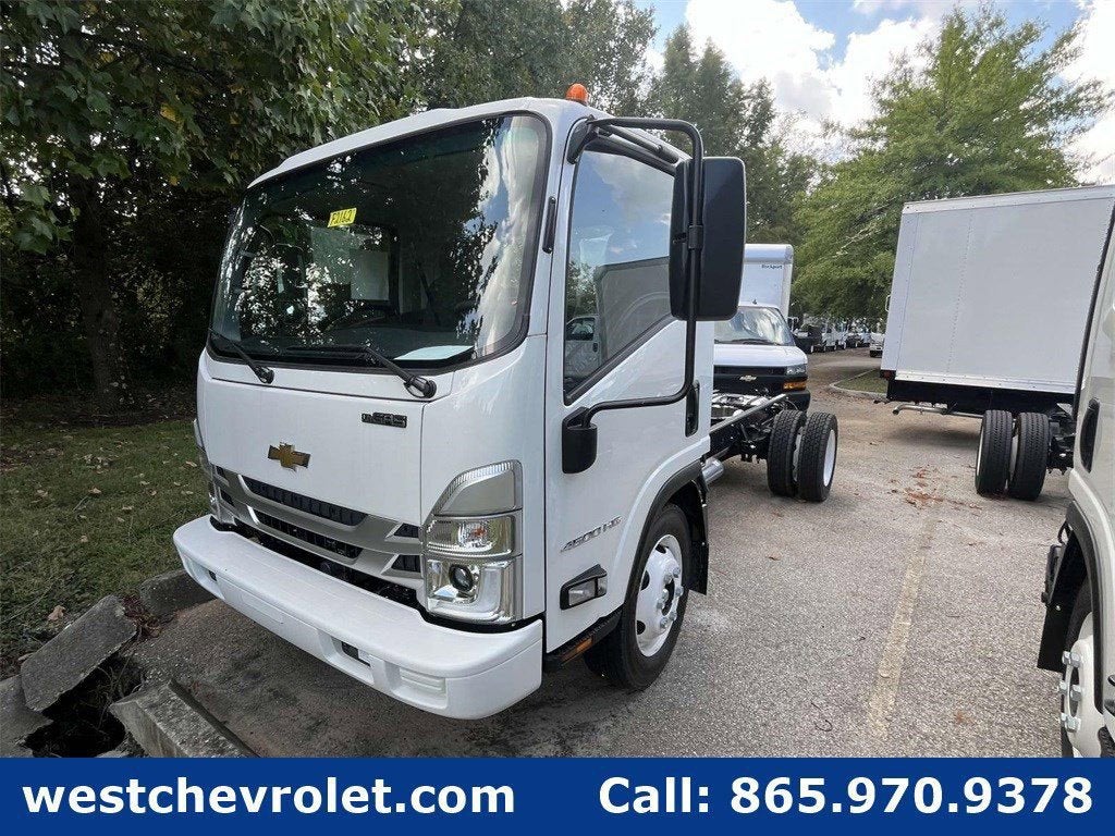 2025 Chevrolet Low Cab Forward 4500 Base