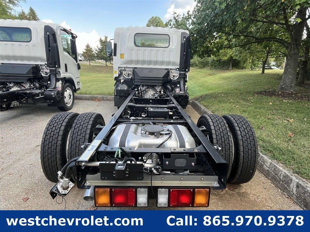 2025 Chevrolet Low Cab Forward 4500 Base